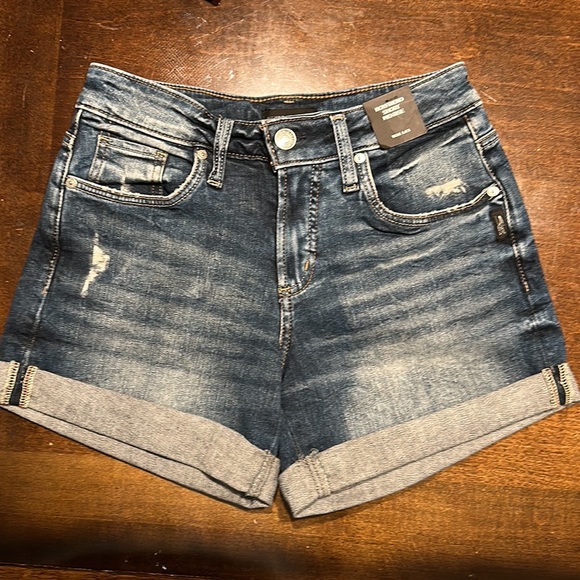 Silver Jeans Suki Jean Short.”Boyfriend Short Mid Rise” multiple sizes available - Picture 5 of 16